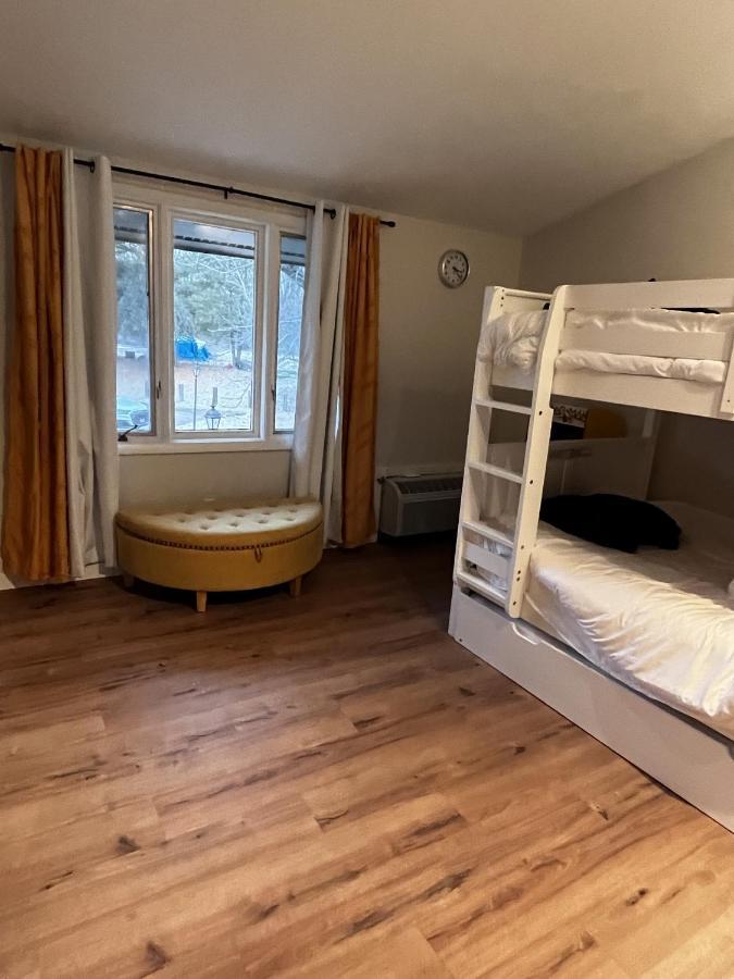 Newly Remodeled Mid-Century Modern Lake Condo بحيرة جنيف المظهر الخارجي الصورة
